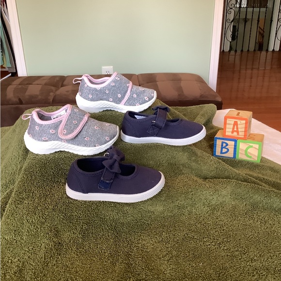 BUNDLE !  Two pairs Toddler shoes size 5 - Picture 3 of 9